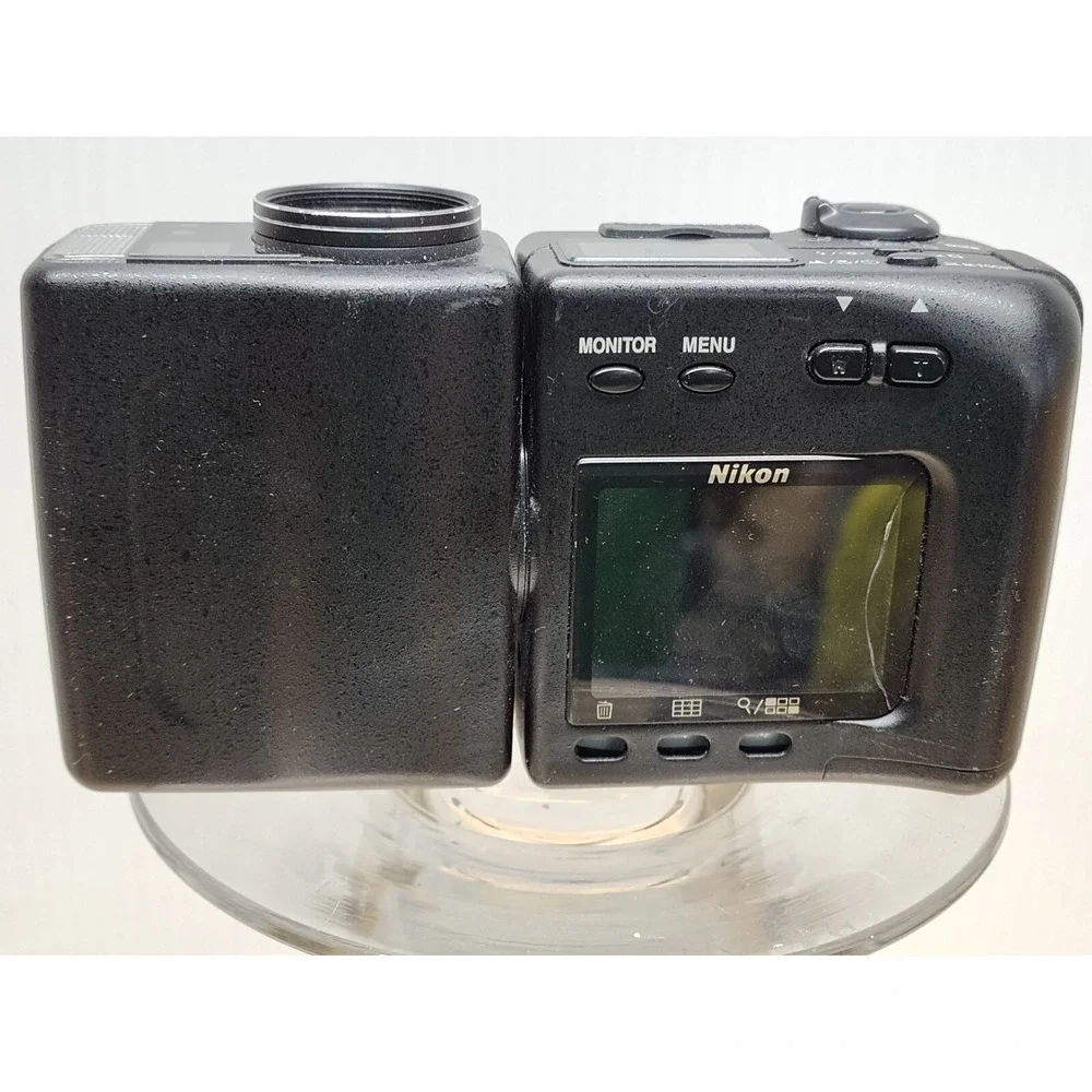 Nikon COOLPIX 950 Digital Camera - Black